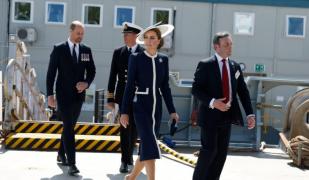 Kate Middleton a spart o sticlă de whisky pentru a respecta tradiția scoțiană. Prințul și Prințesa de Wales au participat la numirea fregatei HMS Glasgow