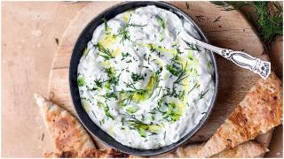 Cum se face, de fapt, tzatziki. Rețeta autentică a grecilor, una prin care o să impresionezi pe toată lumea