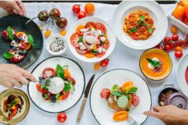 5 salate de vară. Rețete cu care să te răsfeți în vacanță