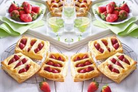 Mini plăcinte cu vanilie și căpșuni. Rețetă simplă și ușoară