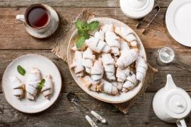 Cornulețe fragede de post cu gem, delicate și aromate