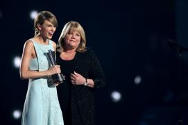 Tot ce trebuie să știi despre familia lui Taylor Swift: de la bunica ei care cânta operă până la fratele ei, star de cinema