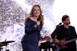 Adele e acuzată de plagiat în Brazilia. Judecătorul îi cere artistei retragerea piesei „Million Years Ago”