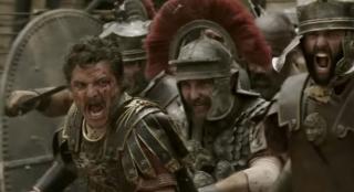 COIFUL purtat de Russell Crowe în filmul Gladiatorul, scos la licitație la un preț colosal. Îți poți cumpăra 3 apartamente în București cu acei bani