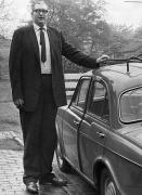 Un englez de 2.20 m, decedat, e plimbat pe la crematorii: "Cosciugul e prea mare!"