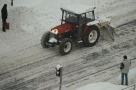 Sute de romani, blocati pe soselele inzapezite din Ungaria