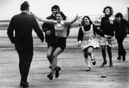 "Explozia bucuriei!" Povestea trista a celei mai bune poze "trasa" acum 40 de ani, castigatoare a premiului Pulitzer