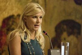 Elena Udrea acuza fraudarea votului. Sustinatorii sai cer renumararea voturilor