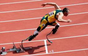Oscar Pistorius a primit permisiunea de a calatori in strainatate. Atletul se gandeste la participarea la Campionatele Mondiale