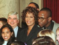 FBI a facut publice dosarele despre Whitney Houston