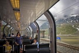 Patru trenuri vor circula, fara oprire, spre litoral. Vezi AICI programul!