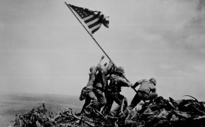 A murit soldatul care a adus "Steagul de la Iwo Jima"