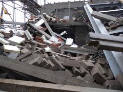 Imobil prabusit in Ruanda: Trei persoane au murit si 100 sunt disparute