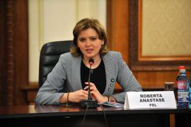 Roberta Anastase face nunta, iar Traian Basescu este nas