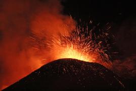 Chile: Mii de oameni evacuati. Vulcanul Copahue ar putea erupe