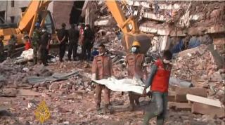 Numarul mortilor din tragedia din Bangladesh a depasit 900