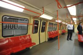 SPECIAL! Metroul, locul preferat de lectura al tinerilor