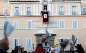 Papa Francisc I critica "exploatarea domestica a copiilor"