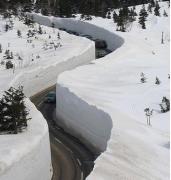 VIDEO Japonezii, cei mai tari la deszăpezire. La ei, zăpada are 10 metri