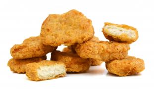 Video! Nu o să mai mănânci NICIODATĂ! Din ce sunt făcute, de fapt, delicioasele NUGGETS