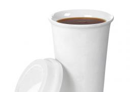 Nu o vei mai cumpăra NICIODATĂ din oraş! Ce a găsit un bărbat în cafea