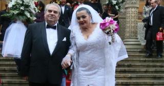 La nunta Corneliei Catanga s-a furat mirele, nu mireasa