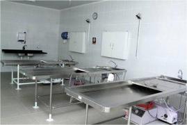 Refuză să ridice mortul de la IML pe motiv că medicii nu au trecut în certificat motivul real al decesului