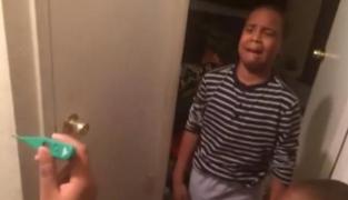 Și-au TERORIZAT COPILUL! Cei mai insensibili părinți din lume