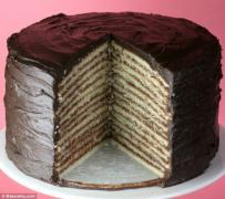 A vrut să mănânce un tort însă L-A MÂNCAT tortul pe el!