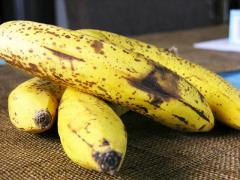 Tu stiai?! Ce păţeşti dacă mănânci BANANE cu coaja neagră