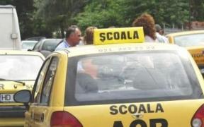 Propunere: Școala de șoferi, doar pentru cei care au absolvit opt clase!