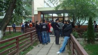 Studenţii vor avea zile libere vineri şi luni, pentru a putea vota în localitatea de domiciliu