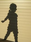 VIDEO! O lecție de viață în plin RĂZBOI: un băiețel a salvat o fetiță de la moarte