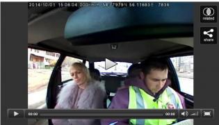 Video viral DEMENŢIAL! Reacţia unui poliţist după ce opreşte o blondă fără centură