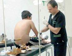 Imagini HORROR! Omul care și-a PRĂJIT bărbăția a fost spintecat de o țeavă