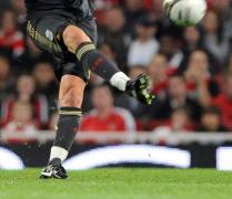 VIDEO! S-a întâmplat, în direct: un fotbalist a fost lovit de fulger, chiar pe terenul de joc