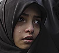 Cutremurător! Statul Islamic, despre sclavele sexuale: "Dacă este virgină, o poţi viola imediat"