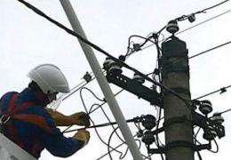 Iarna îşi intră serios în drepturi! Mii de familii au rămas fără energie electrică