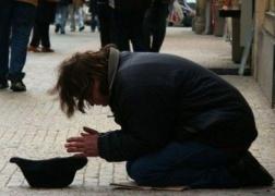 A dat norocul peste el! Un cerşetor român a câştigat la LOTO