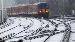 Tren blocat aproape trei ore între Sinaia şi Comarnic