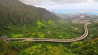 Cea mai frumoasă şi mai scumpă autostradă din lume e în Hawaii!