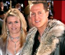 Soţia lui Schumacher încearcă să-l trezească pe Michael cu poveşti!
