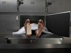 Se pregăteau să-l înmormânteze, dar l-au găsit citind ziarul!