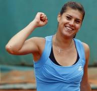 Sorana Cîrstea a învins-o pe Sara Errani şi s-a calificat în sferturile turneului din Dubai