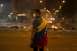 Maduro acuză "lovitură de stat"! Violenţele din Venezuela s-au soldat cu 8 morţi şi 137 de răniţi