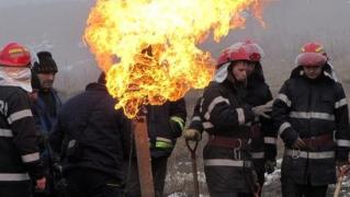 Explozie subterană în cartierul Colentina! O maşină a fost avariată