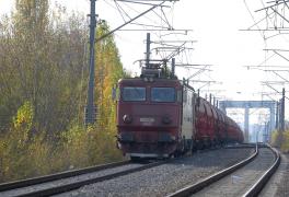 Miraculos! Bacău: A intrat cu maşina într-o locomotivă şi a supravieţuit!