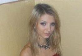 Fata asta s-a îmbrăcat în aşa fel încât a stârnit furia PĂRINŢILOR şi a PROFESORILOR!