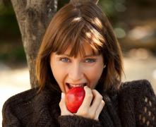 "Regula celor cinci secunde" este reală: Alimentele scăpate pe jos pot fi mâncate fără probleme