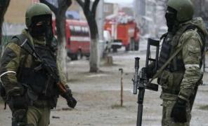 Forțele ruse ÎNARMEAZĂ populația civilă din Crimeea